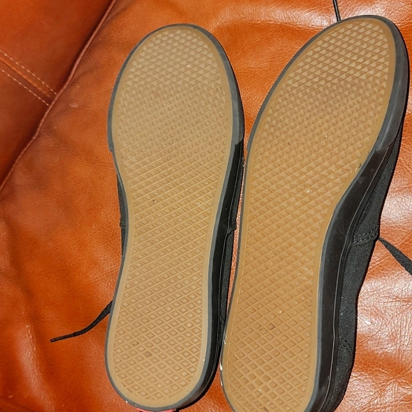 Vans - Picture 2 of 4